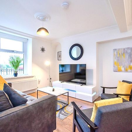 Casa One Hundred - A Beautiful 4 Bed House On The Beach Front 스완지 외부 사진