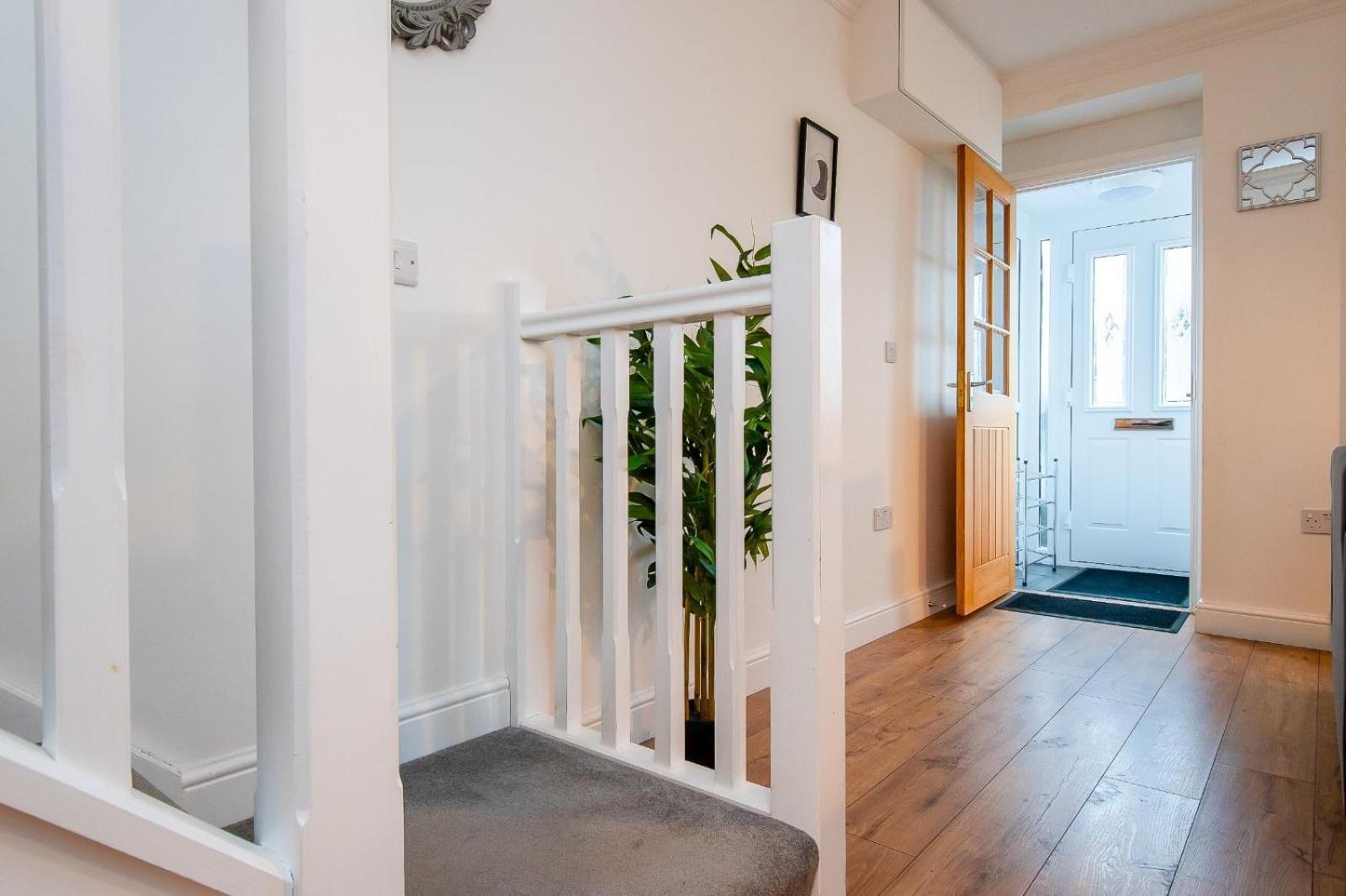 Casa One Hundred - A Beautiful 4 Bed House On The Beach Front 스완지 외부 사진